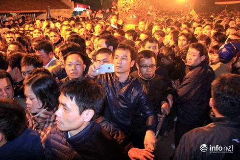 BTC đền Trần lên tiếng về tệ nạn đánh bạc, ăn mày tràn lan - ảnh 3