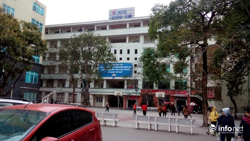 Hàng nghìn SV bàng hoàng bị trường