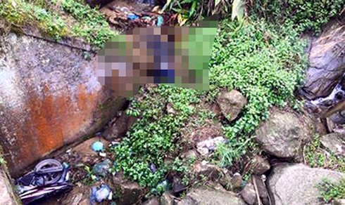 Phát hiện nam thanh niên tử vong dưới khe suối ở Sa Pa - ảnh 1