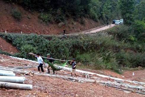 Ô tô 7 chỗ lao xuống vực, nhiều người thương vong - ảnh 1