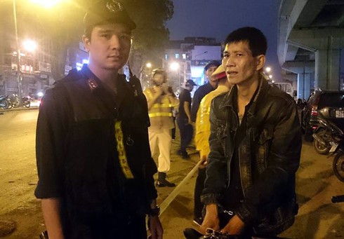 Sa lưới 141, người đàn ông mang ma túy đá... òa khóc - ảnh 1