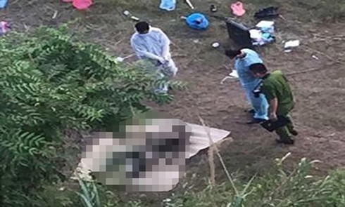 Đi câu cá phát hiện xác chết cạnh đập xả nước thủy điện Hòa Bình - ảnh 1