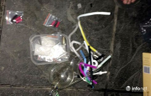 Cảnh sát 141 mua sữa dỗ dành con gái kẻ mang ma túy đi... dạo phố - ảnh 2