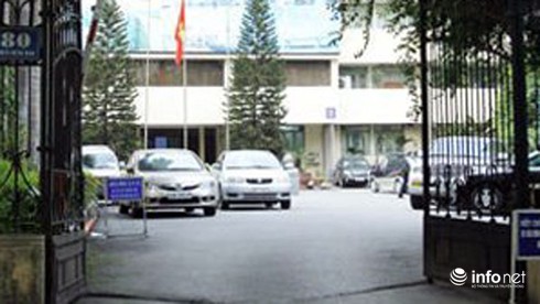 Say rượu, lao ô tô vào trụ sở Bộ GTVT gây tai nạn rồi bỏ chạy - ảnh 2