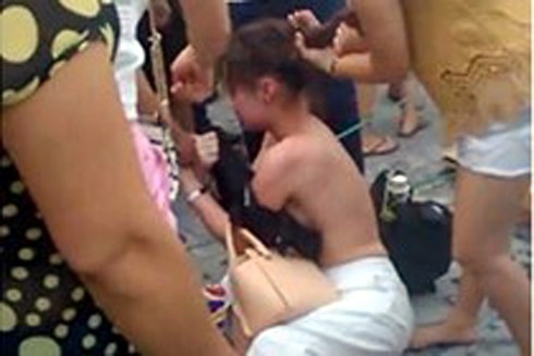 Vụ 4 người phụ nữ đánh ghen 1 thiếu nữ phải đối diện với mức án nào? - ảnh 2