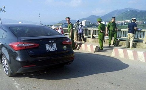 Tìm thấy thi thể người đàn ông bán bánh mì nhảy cầu ở Hòa Bình - ảnh 1
