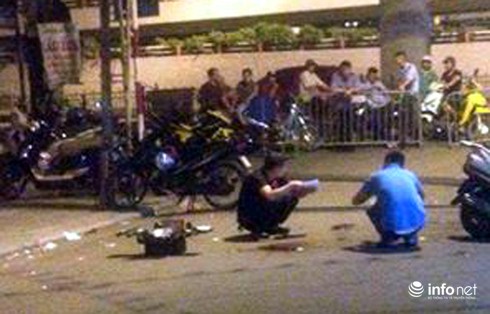 Ngăn người đánh nhóm thanh niên, một cảnh sát bị đâm nhập viện - ảnh 1