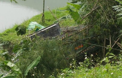 Xe tải đâm xe Airblade khiến 3 người trong một gia đình thương vong - ảnh 3