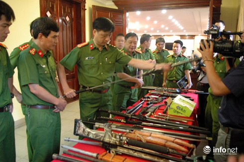 Côn đồ Hà thành đẩy người từ tầng 3 xuống đường - ảnh 3