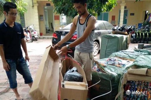 Hàng loạt xe tải chở đồ chơi trung thu trẻ em bị CSGT bắt giữa Thủ đô - ảnh 3