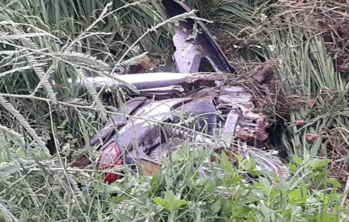 Ô tô đâm vào xe máy rồi bay xuống ruộng, 1 người tử vong - ảnh 3