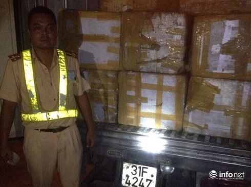 CSGT phát hiện lô kem Tràng Tiền giả chuẩn bị bán ra thị trường - ảnh 1