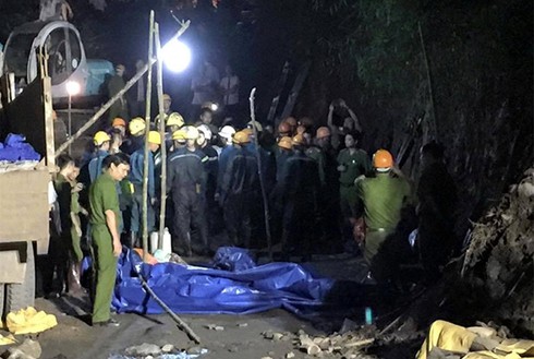 Bục nước đường lò than, ba công nhân bị vùi lấp - ảnh 1