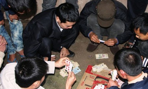 Tổng biên tập báo Lao động và Xã hội bị bắt vì tội đánh bạc - ảnh 1