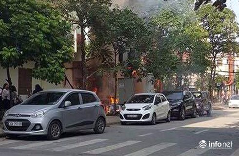 Các nhân chứng kể lại vụ nổ trụ điện ở Hà Đông khiến 5 người bị bỏng - ảnh 1