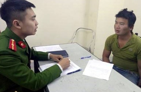 Giải cứu con tin, Trưởng công an phường bị đâm trúng cổ - ảnh 2