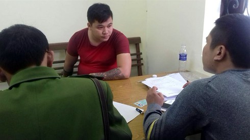 Nam thanh niên mua pháo về bán kiếm lời bị công an bắt - ảnh 1