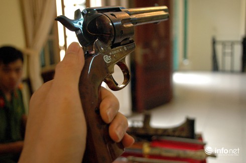 Người đàn ông đang ngồi uống nước với bạn bị bắn tử vong - ảnh 1