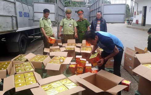 Chở pháo lậu, thấy công an liền bỏ xe tháo chạy - ảnh 2