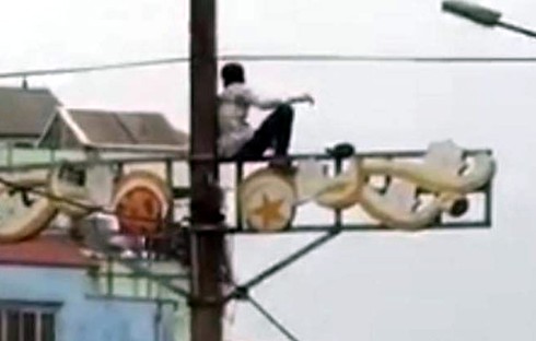 Hà Nội: Thanh niên nghi ngáo đá