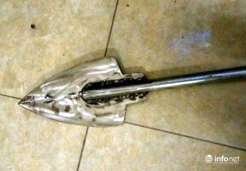 Ngang nhiên mang giáo tự chế dạo phố Thủ đô trong ngày nghỉ lễ - ảnh 2