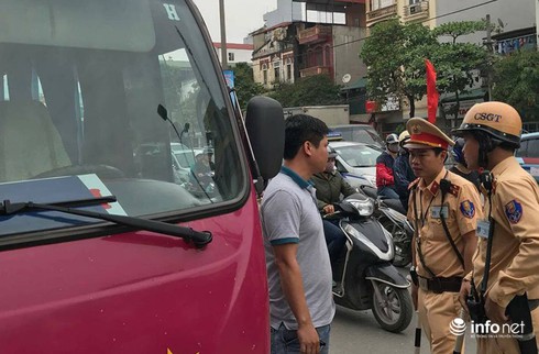 CSGT Hà Nội xử lý vi phạm hơn 1 tỷ đồng trong 3 ngày nghỉ lễ - ảnh 2