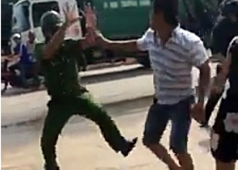 Công an thông tin lý do khiến 2 thanh niên tấn công cảnh sát - ảnh 2