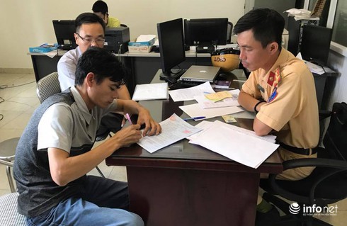 Tài xế taxi lao vào đường xe ưu tiên bị phạt 3,2 triệu đồng - ảnh 2