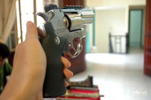 Bắt kẻ dùng súng gây thương tích cho người khác rồi bỏ trốn - ảnh 1