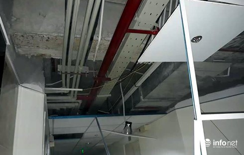 Hà Nội: Nhiều mảng trần chung cư bị văng tung toé trong giông lốc - ảnh 2