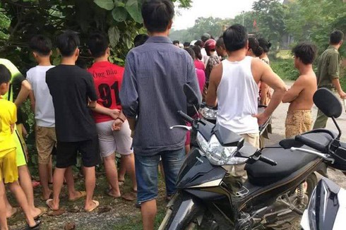 Phát hiện thi thể nam thanh niên cùng chiếc xe máy bên quốc lộ - ảnh 2