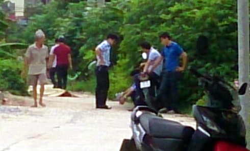 Nam thanh niên chết bất thường bên vệ đường - ảnh 2