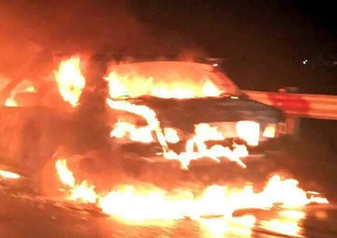 Ô tô bốc cháy dữ dội trên cao tốc Pháp Vân - Cầu Giẽ - ảnh 3