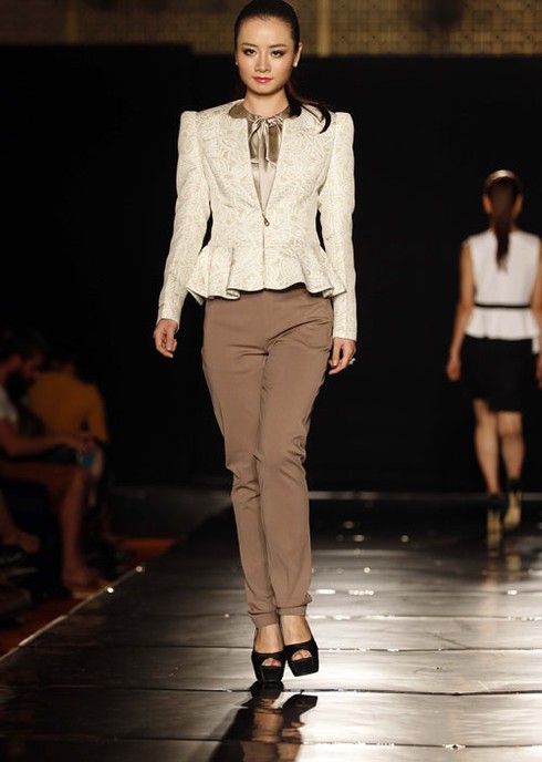 Huyền Trang đọ dáng cùng Thùy Trang - ảnh 10