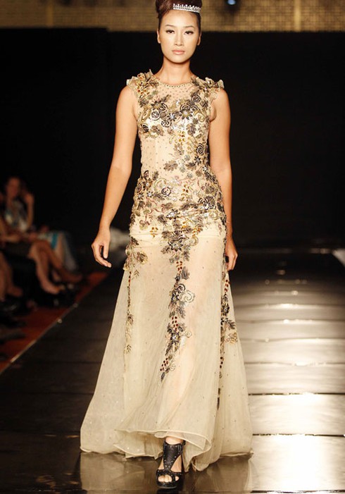 Huyền Trang đọ dáng cùng Thùy Trang - ảnh 1