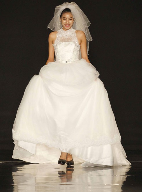 Huyền Trang đọ dáng cùng Thùy Trang - ảnh 5