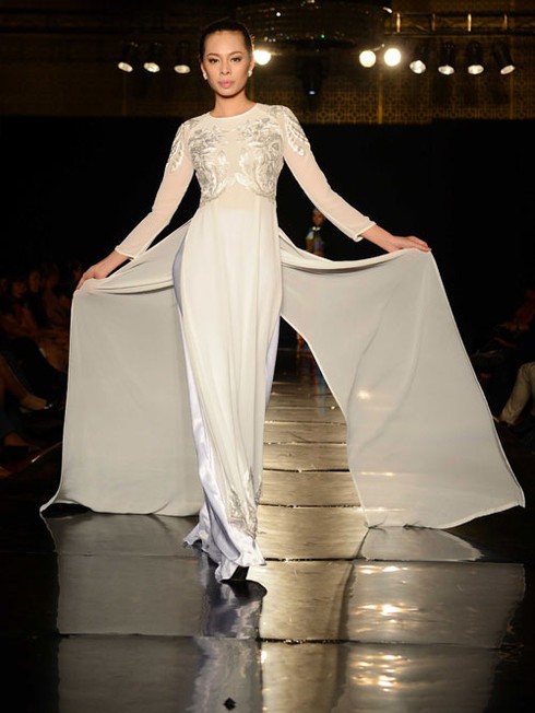 Huyền Trang đọ dáng cùng Thùy Trang - ảnh 7