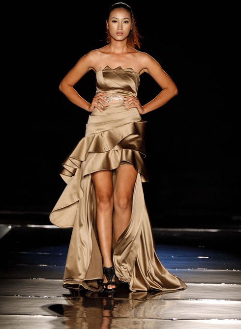 Huyền Trang đọ dáng cùng Thùy Trang - ảnh 2