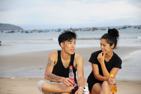 Lộ clip DJ gốc Việt sexy nhất thế giới chê bạn chơi “yếu” - ảnh 1