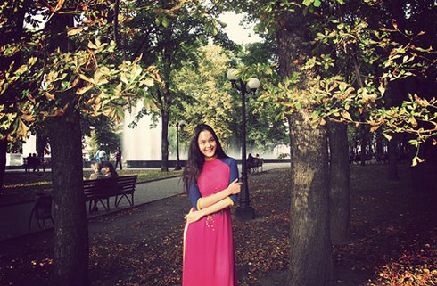 Á hậu Hoàng Anh tung tẩy áo dài khiến người Ucraina mê mẩn - ảnh 3