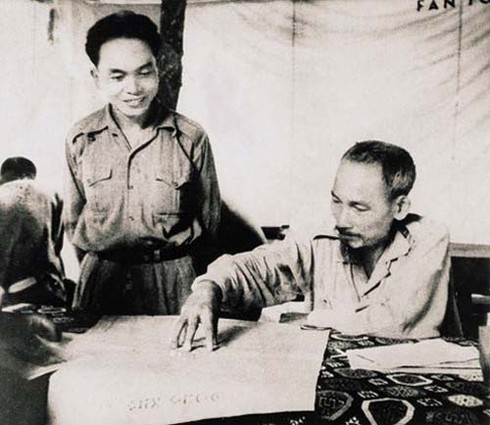 Tiếc thương Đại tướng Võ Nguyên Giáp: Ngàn câu thơ viết vội - ảnh 2