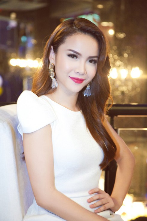 Yến Trang thay Hồ Ngọc Hà ngồi 'ghế nóng' Vũ điệu đam mê - ảnh 1