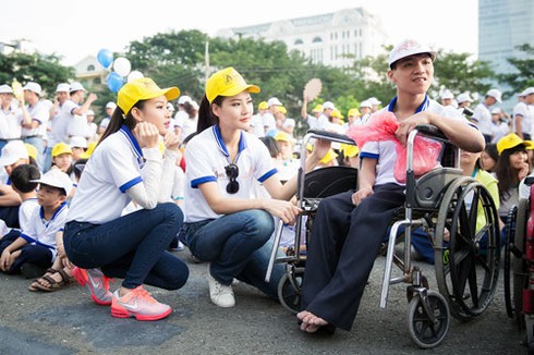 Hoa hậu Trần Thị Quỳnh đi bộ vì người khuyết tật Việt Nam - ảnh 1