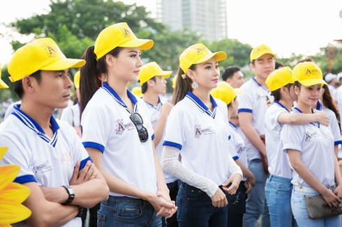 Hoa hậu Trần Thị Quỳnh đi bộ vì người khuyết tật Việt Nam - ảnh 3