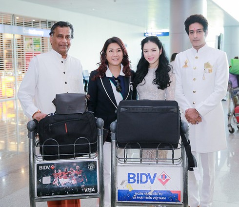 Lý Nhã Kỳ ra sân bay đón công chúa Thái Lan - ảnh 3