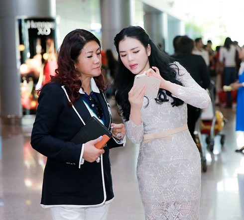 Lý Nhã Kỳ ra sân bay đón công chúa Thái Lan - ảnh 4