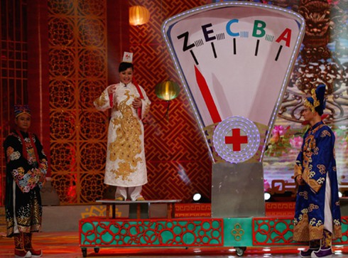 Táo quân 2014: Chấn động xe ôm giả làm Ngọc Hoàng - ảnh 4