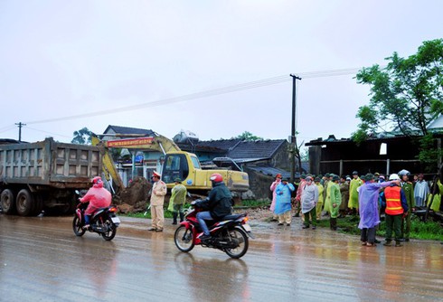 Khởi tố 5 nữ giới chống người thi hành công vụ - ảnh 1