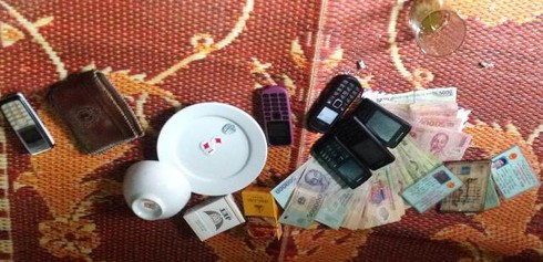 Phát hiện công an, con bạc bỏ