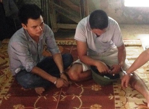 Phát hiện công an, con bạc bỏ